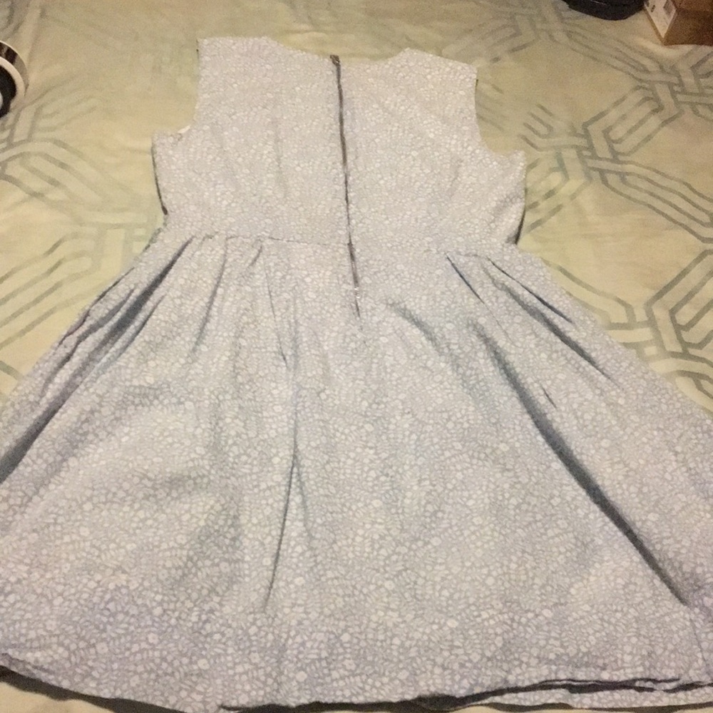 Gap 4 blue and white lined dress worn once. - Picture 5 of 6